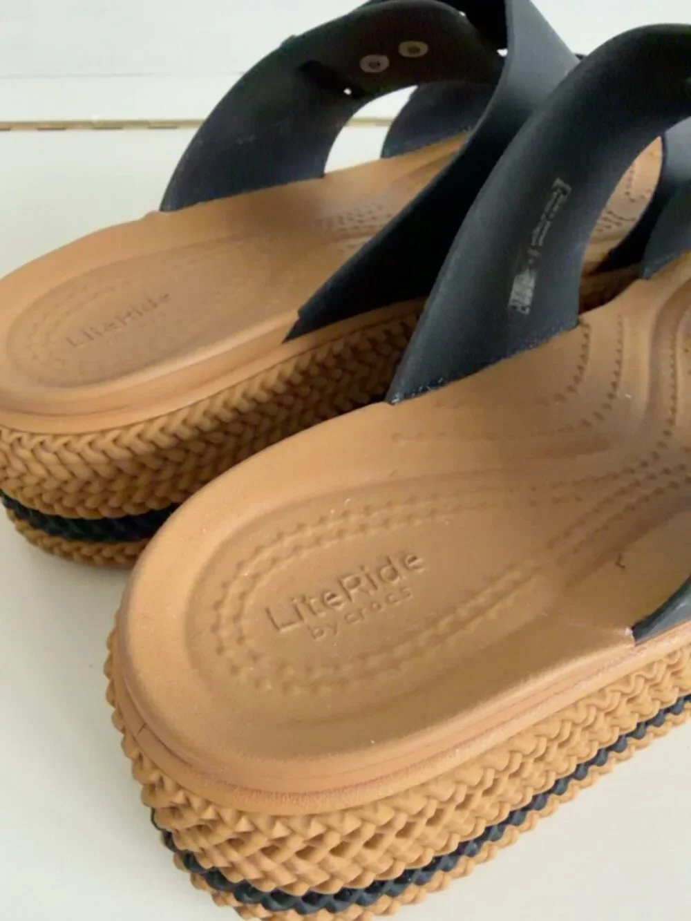 CROCS Brooklyn Black/Tan Platform Wedge Sandals Women’s 6